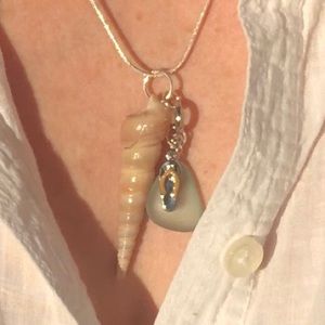 🆕 Seashell & Sea glass flip flop necklace 18 in
